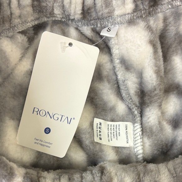 Cozy Gray & White Fuzzy Pajama Pants Size Small - Picture 5 of 5